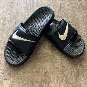 black nike slides